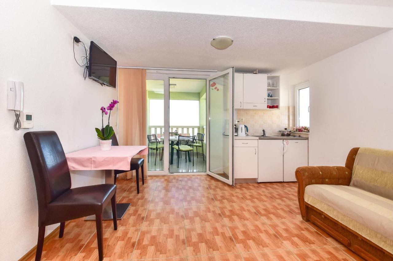Apartmani Roso Макарска Экстерьер фото
