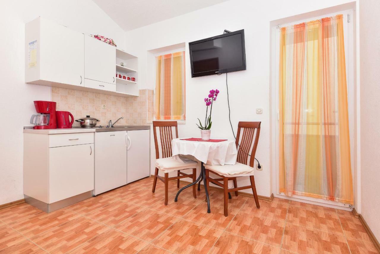 Apartmani Roso Макарска Экстерьер фото
