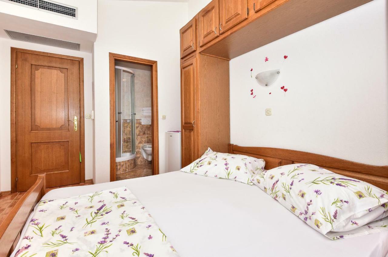 Apartmani Roso Макарска Экстерьер фото
