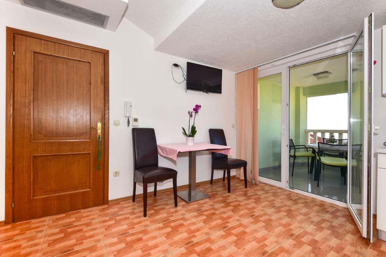 Apartmani Roso Макарска Экстерьер фото